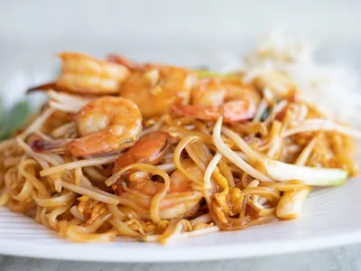 ผัดไทยกุ้งสด